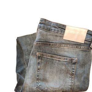 TRUE RELIGION....Halle Mid Rise Super Skinny Jeans - Size 31